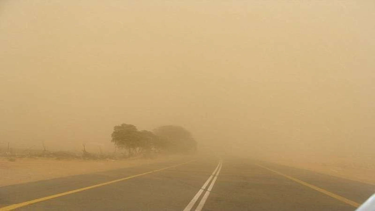 تحذير من الأرصاد اليمنية بشأن موجة غبار تؤثر على مستويات الرؤية والحرارة